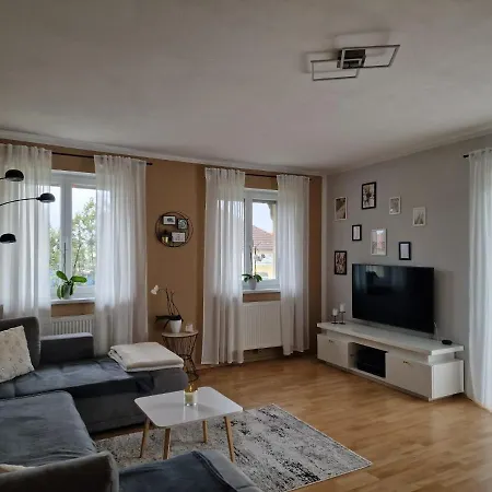 100m² In Vienna's Suburb Apartman *
